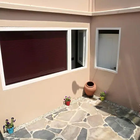 Savior Auberge de jeunesse Lourenza